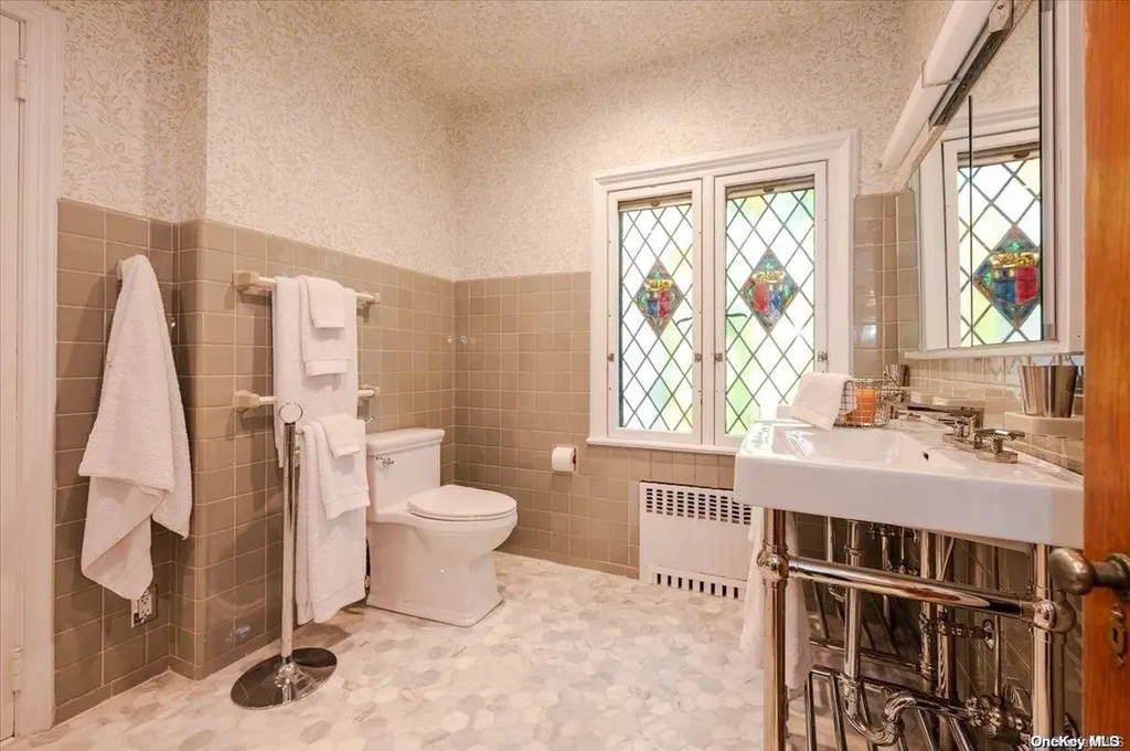 63 Wensley Drive Great Neck NY 11020