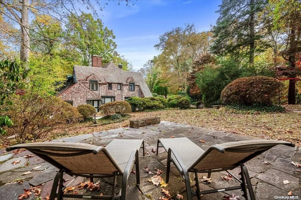 63 Wensley Drive Great Neck NY 11020