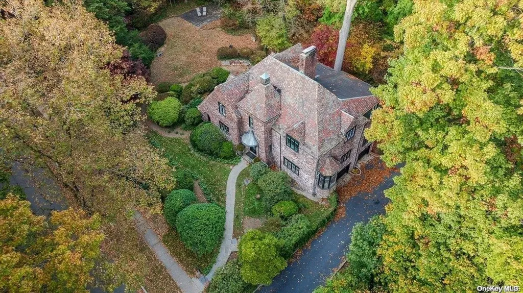 63 Wensley Drive Great Neck NY 11020