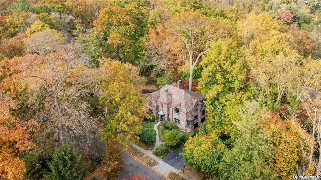 63 Wensley Drive Great Neck NY 11020