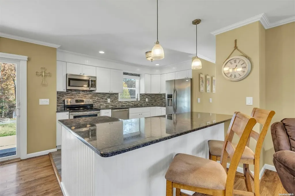 87 Lolly Lane Centereach NY 11720