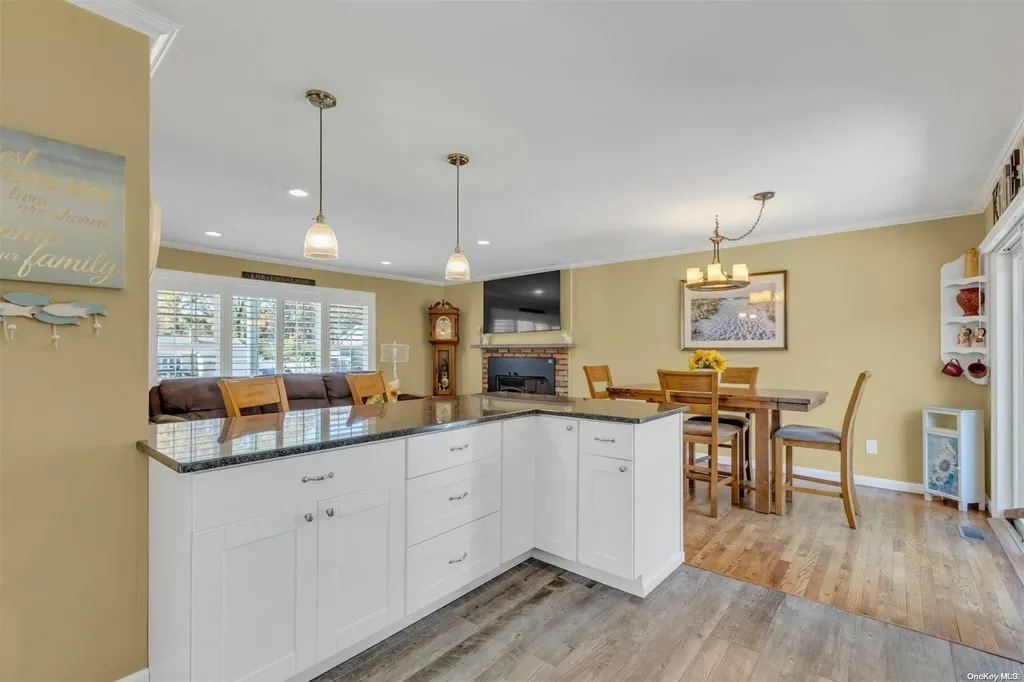 87 Lolly Lane Centereach NY 11720