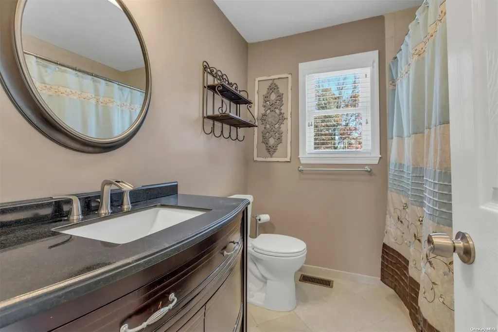 87 Lolly Lane Centereach NY 11720