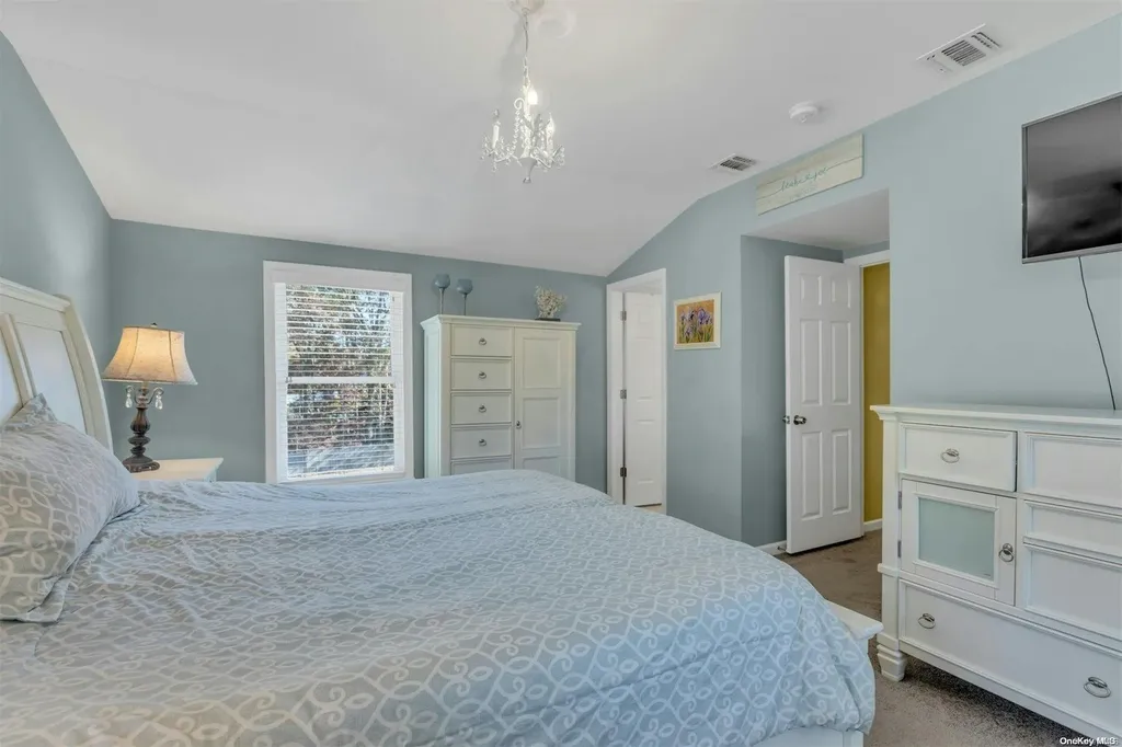 87 Lolly Lane Centereach NY 11720