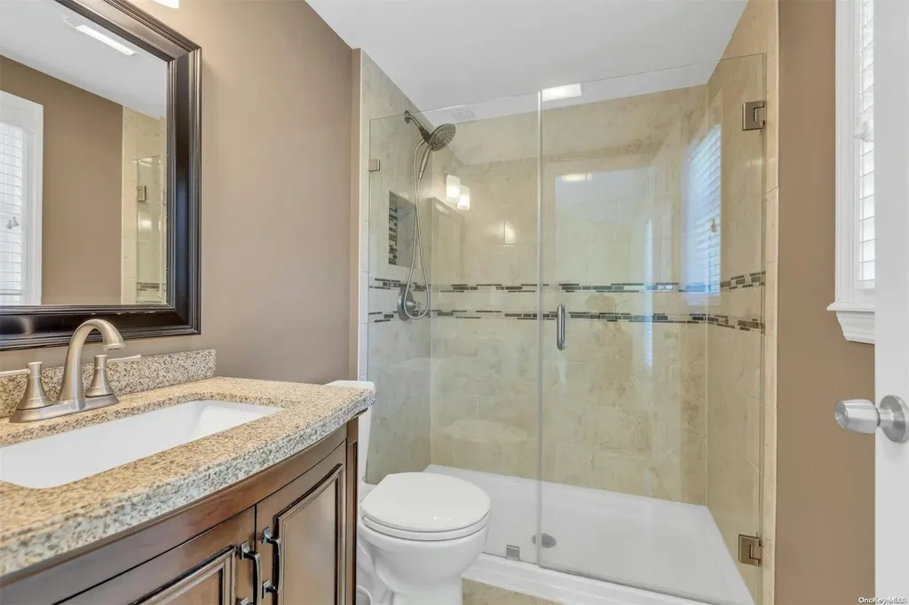 87 Lolly Lane Centereach NY 11720