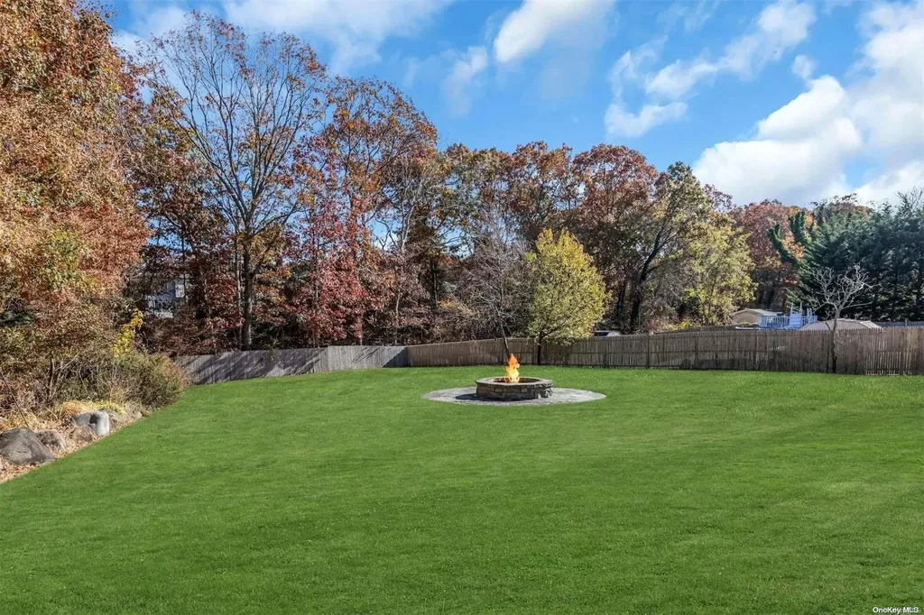 87 Lolly Lane Centereach NY 11720