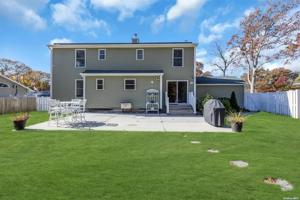 87 Lolly Lane Centereach NY 11720