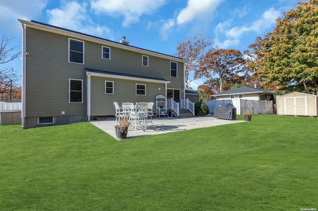 87 Lolly Lane Centereach NY 11720