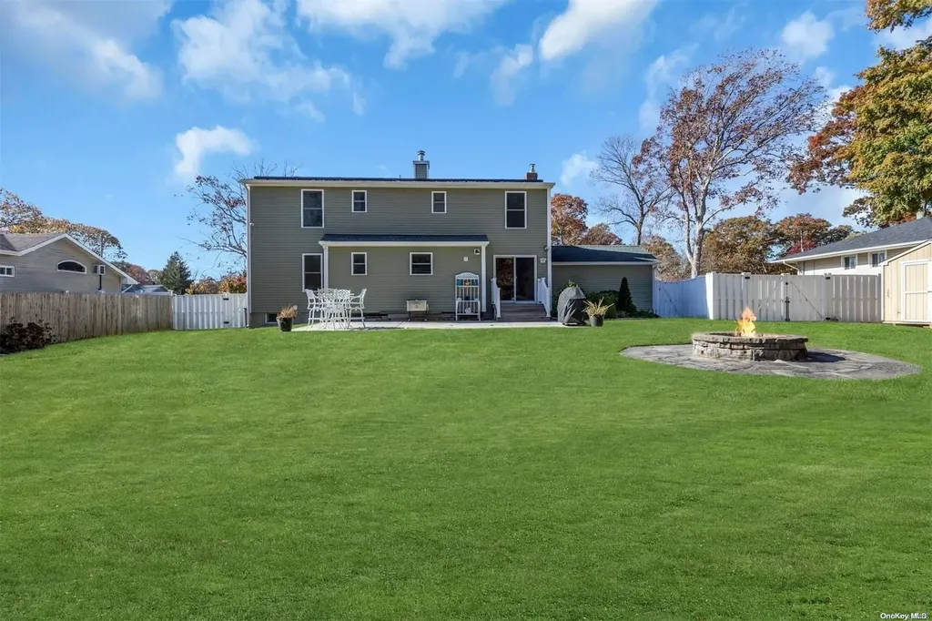 87 Lolly Lane Centereach NY 11720