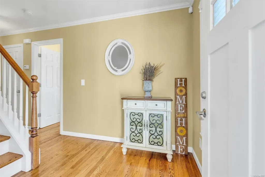 87 Lolly Lane Centereach NY 11720