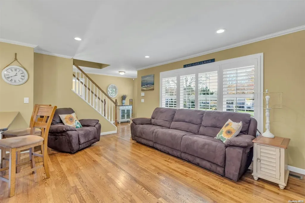 87 Lolly Lane Centereach NY 11720