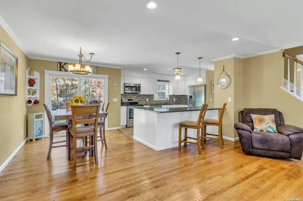 87 Lolly Lane Centereach NY 11720