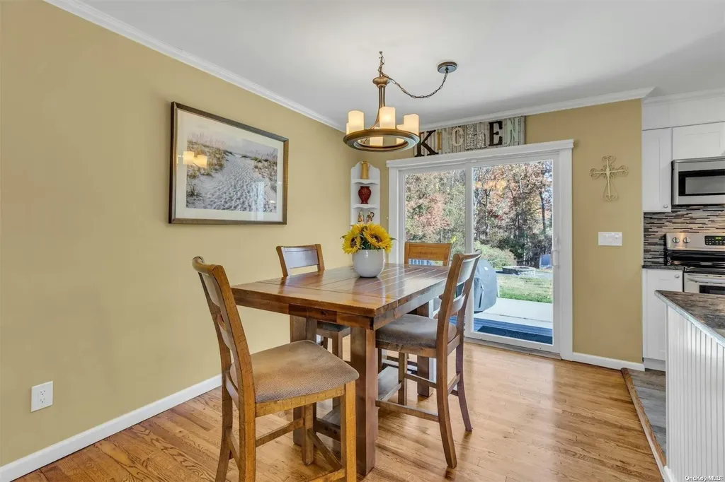 87 Lolly Lane Centereach NY 11720