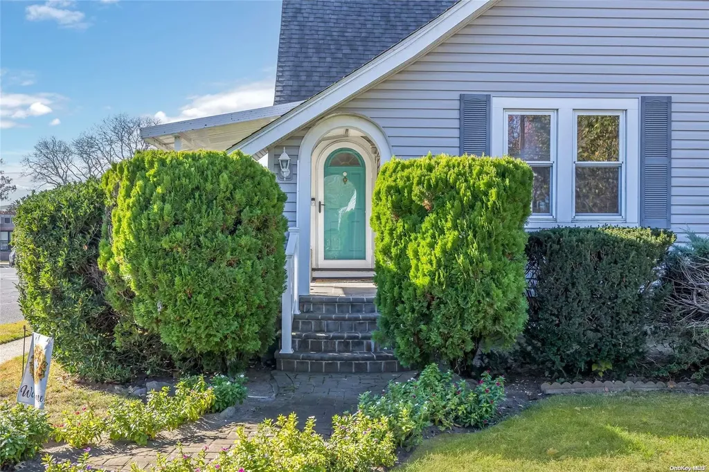 34 Central Parkway Merrick NY 11566