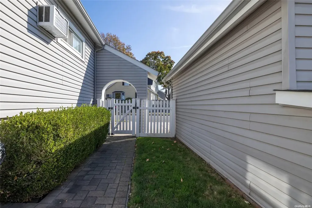 34 Central Parkway Merrick NY 11566