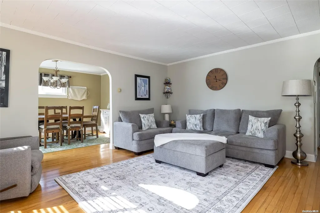 34 Central Parkway Merrick NY 11566