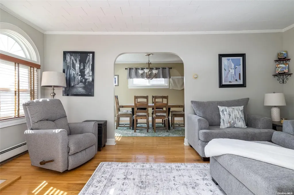 34 Central Parkway Merrick NY 11566