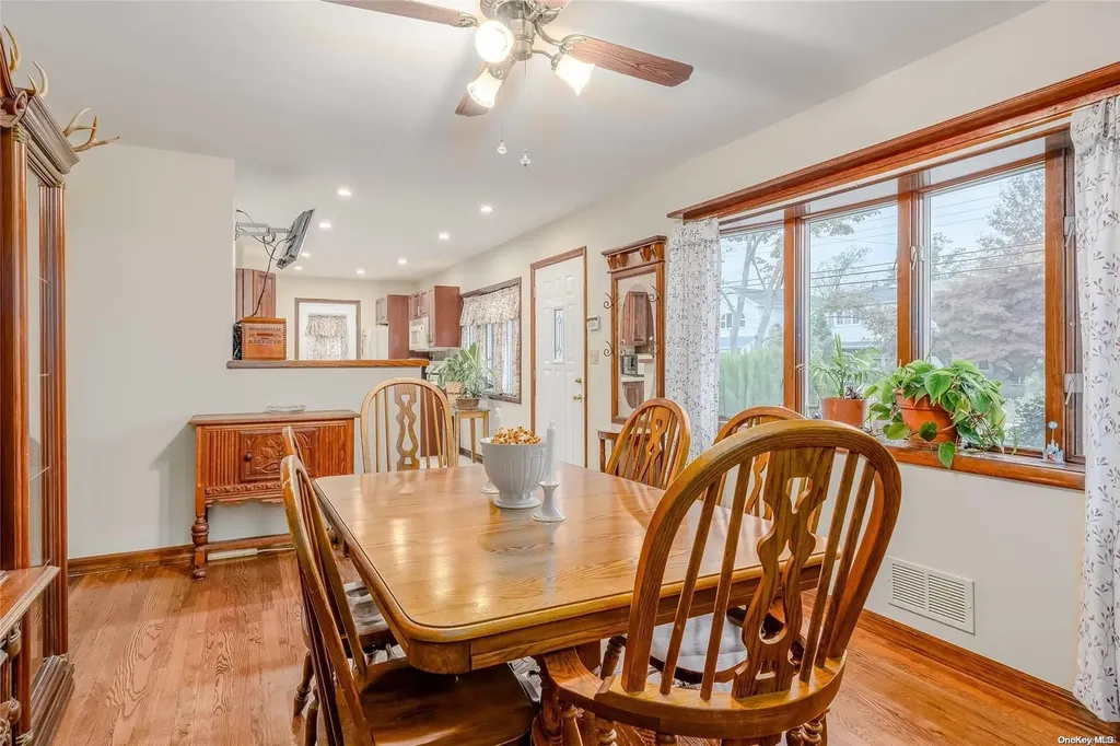 175 Park Lane Massapequa NY 11758