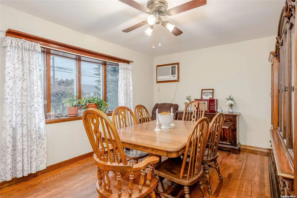 175 Park Lane Massapequa NY 11758