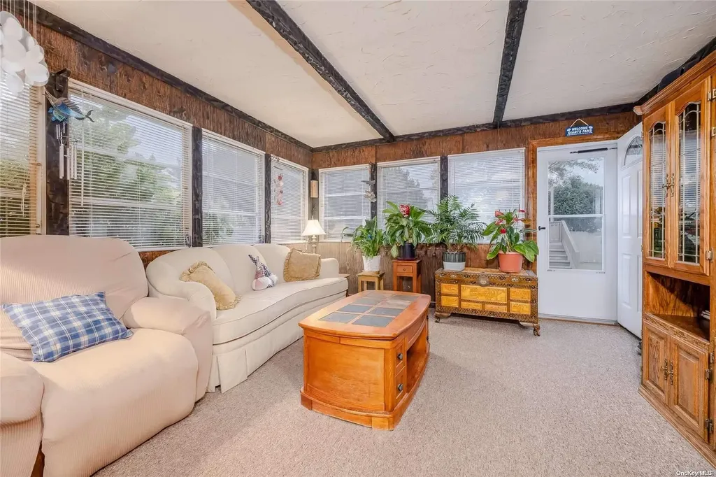 175 Park Lane Massapequa NY 11758