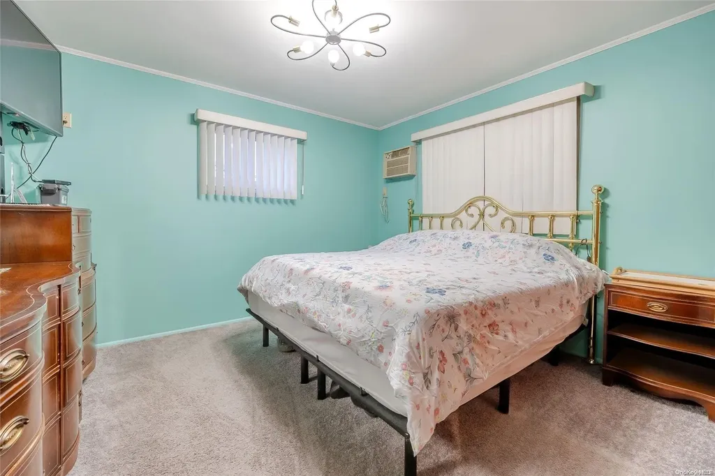 175 Park Lane Massapequa NY 11758