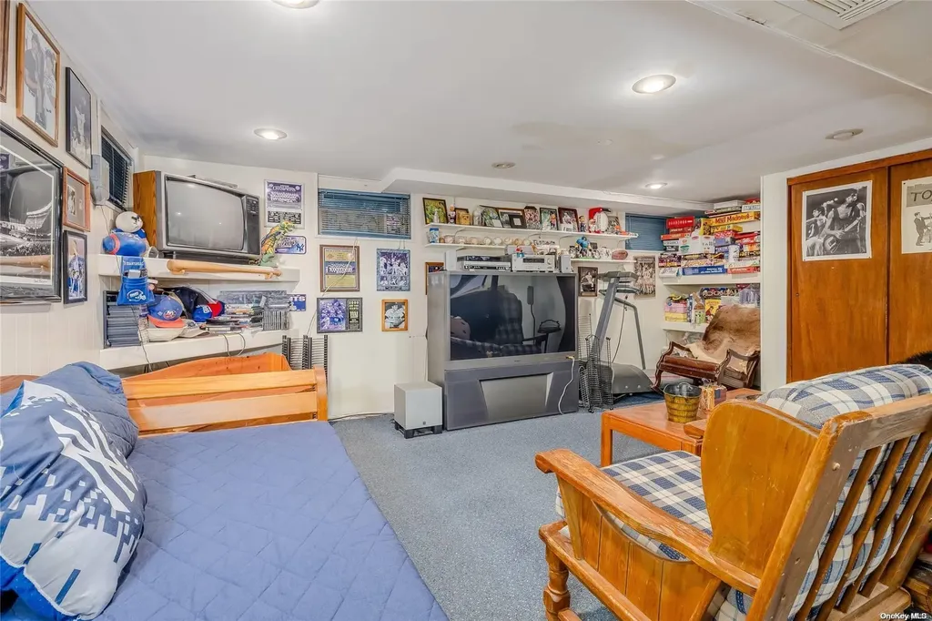 175 Park Lane Massapequa NY 11758