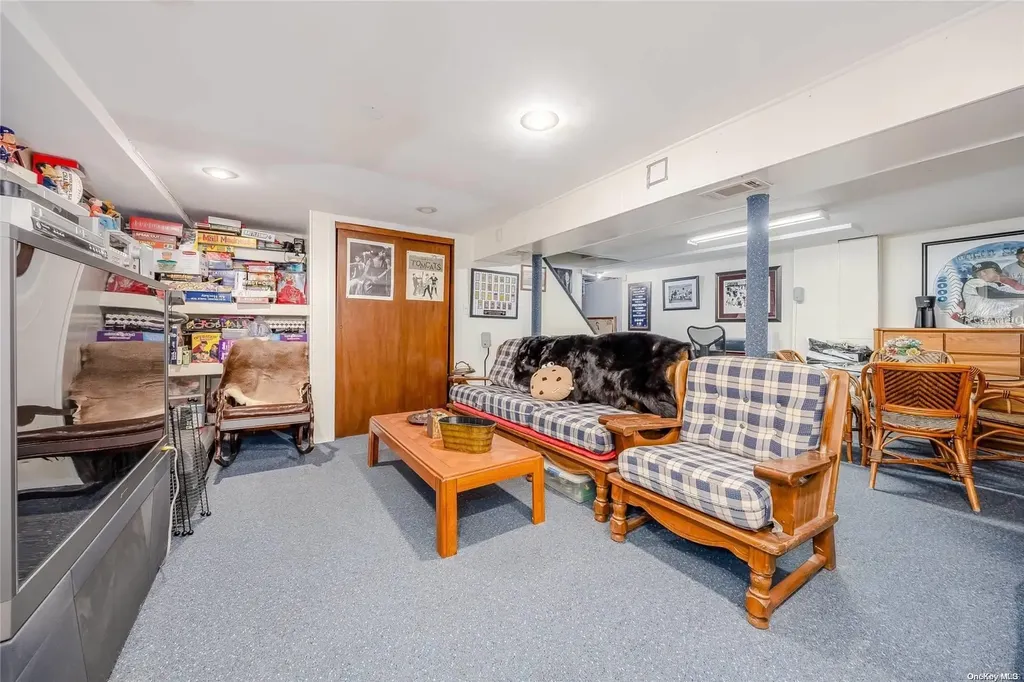 175 Park Lane Massapequa NY 11758