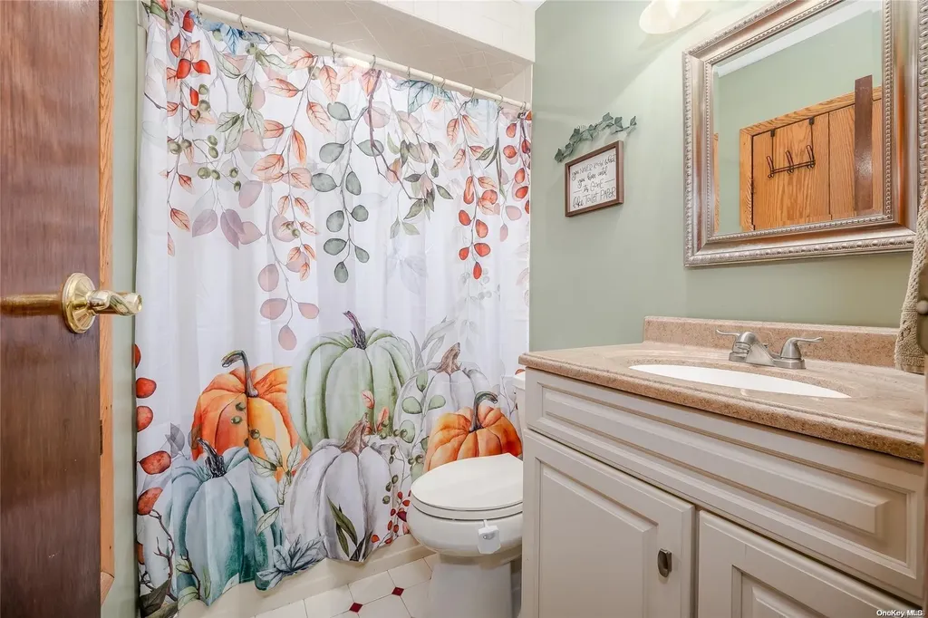 175 Park Lane Massapequa NY 11758