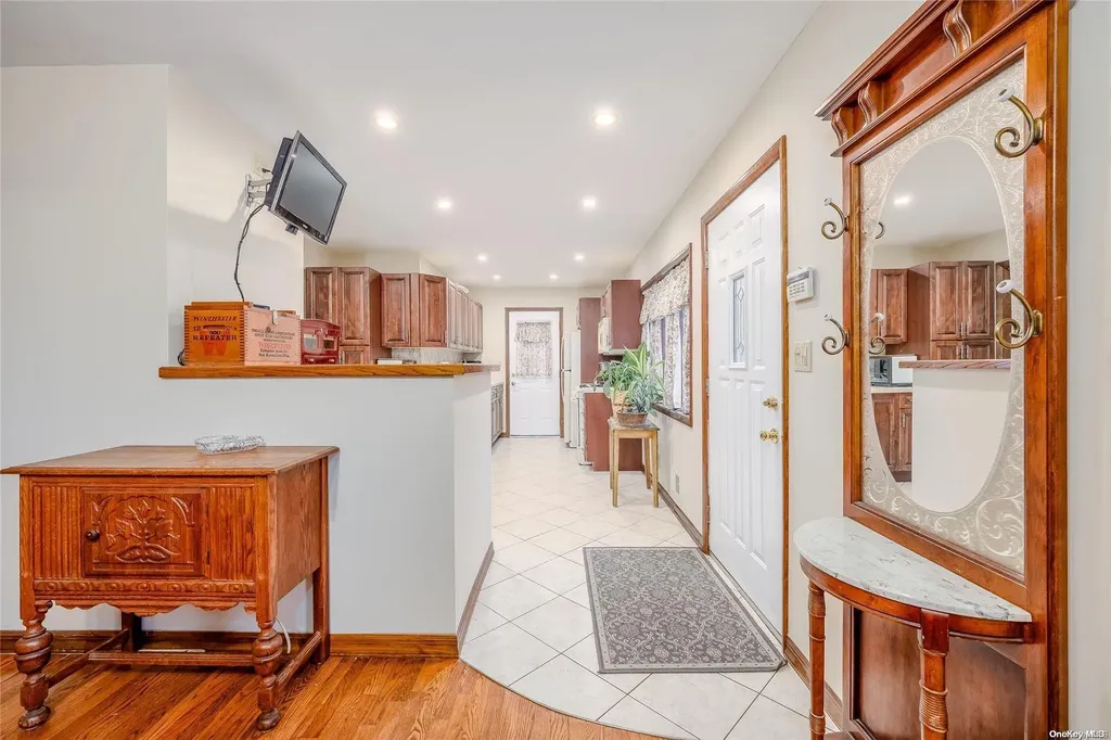 175 Park Lane Massapequa NY 11758