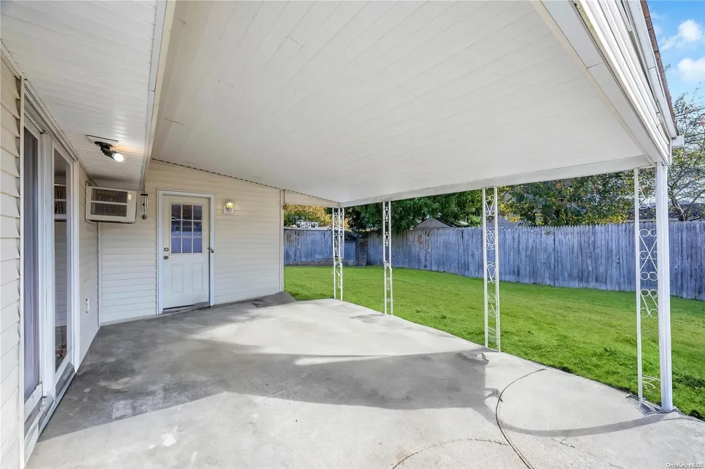 19 Coppersmith Road Levittown NY 11756