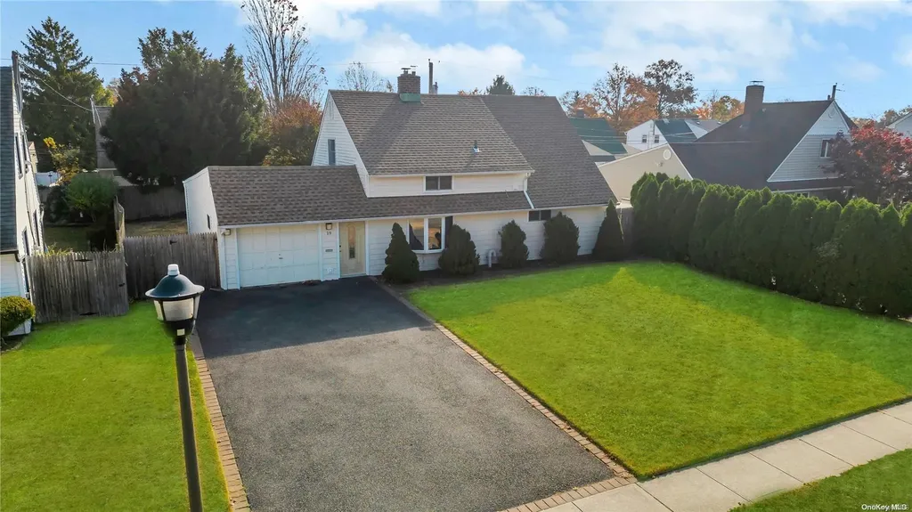 19 Coppersmith Road Levittown NY 11756