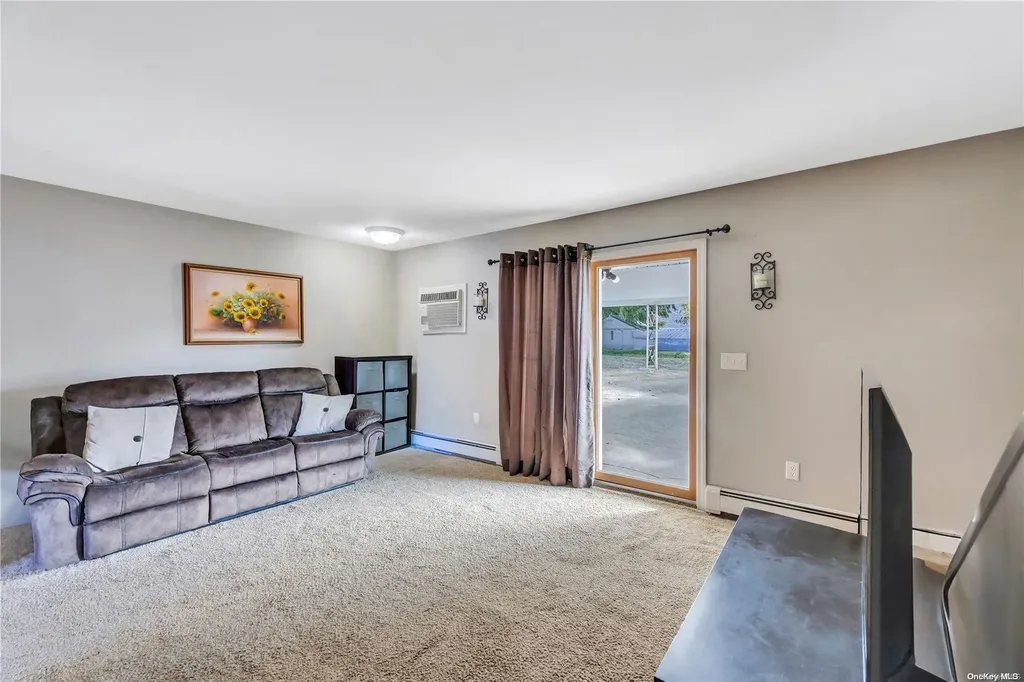 19 Coppersmith Road Levittown NY 11756