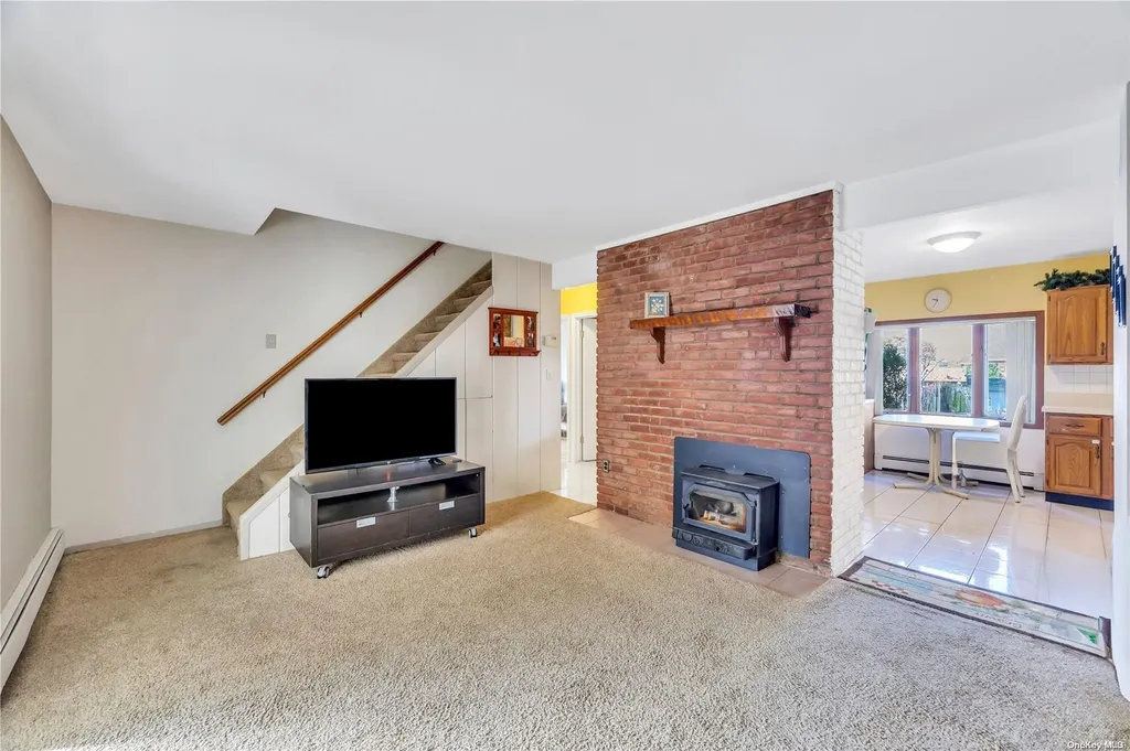 19 Coppersmith Road Levittown NY 11756