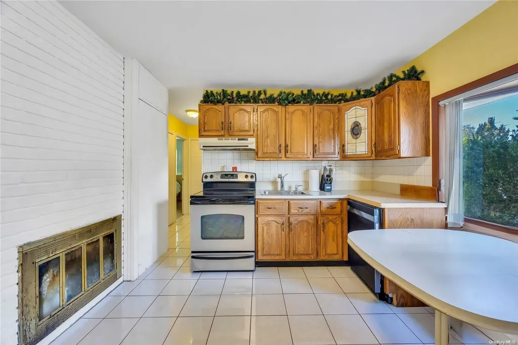 19 Coppersmith Road Levittown NY 11756