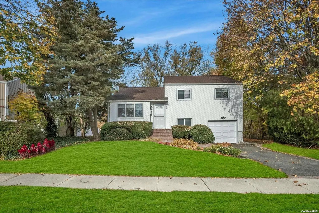 43 Briarwood Lane Plainview NY 11803