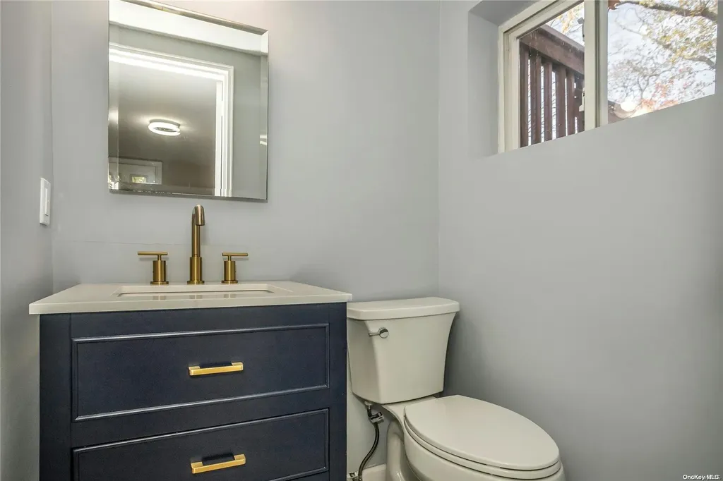 43 Briarwood Lane Plainview NY 11803