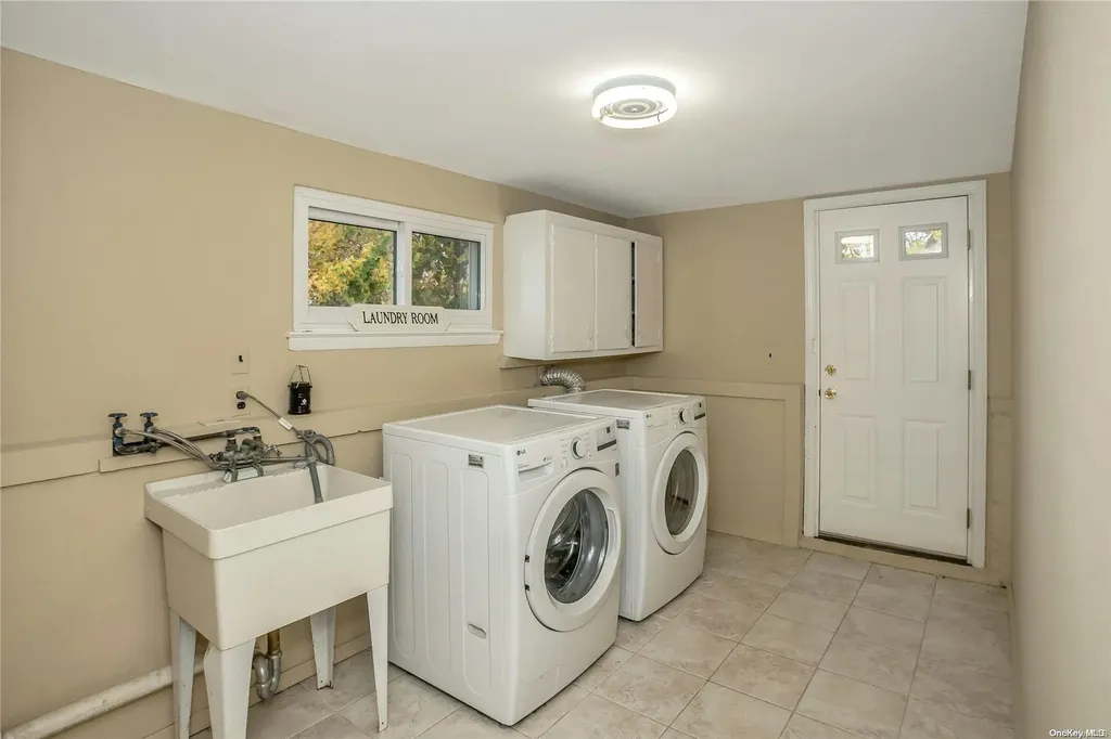 43 Briarwood Lane Plainview NY 11803