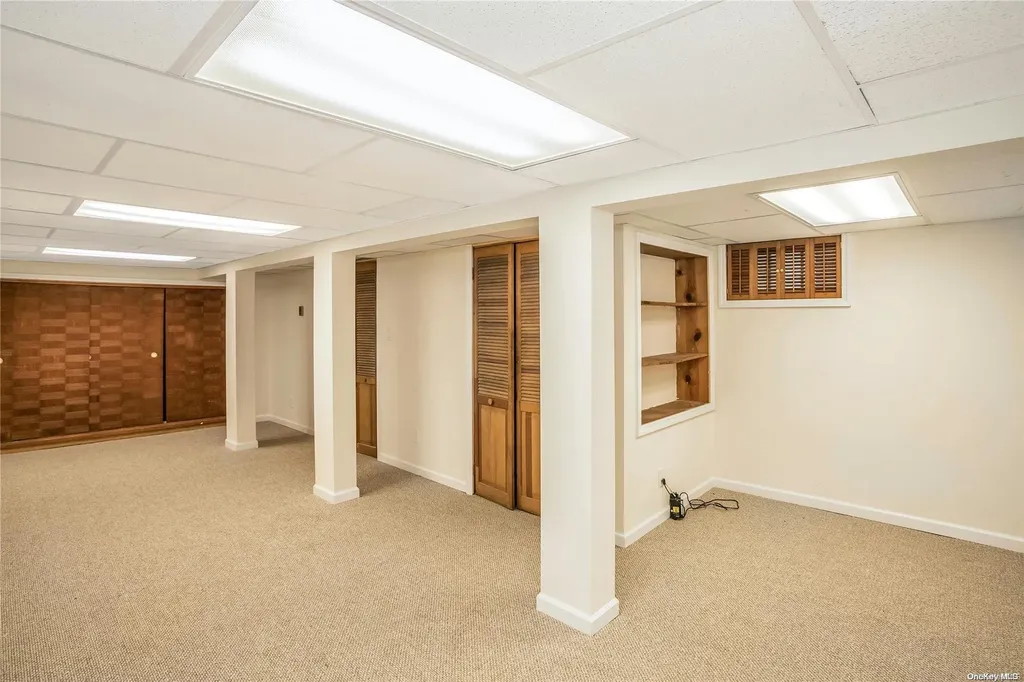 43 Briarwood Lane Plainview NY 11803