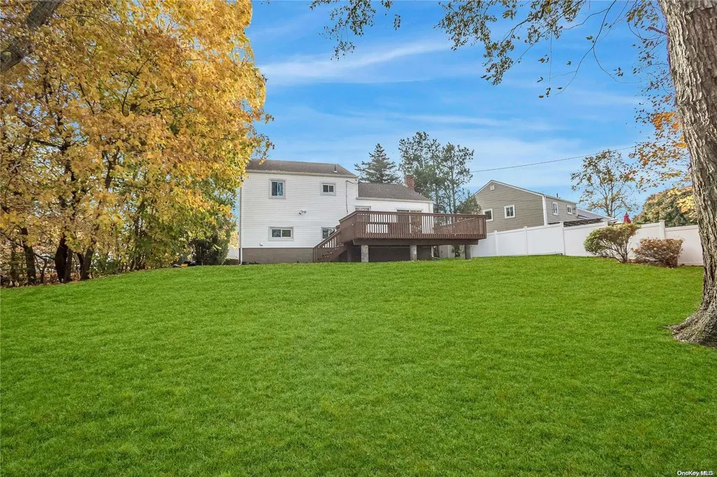 43 Briarwood Lane Plainview NY 11803