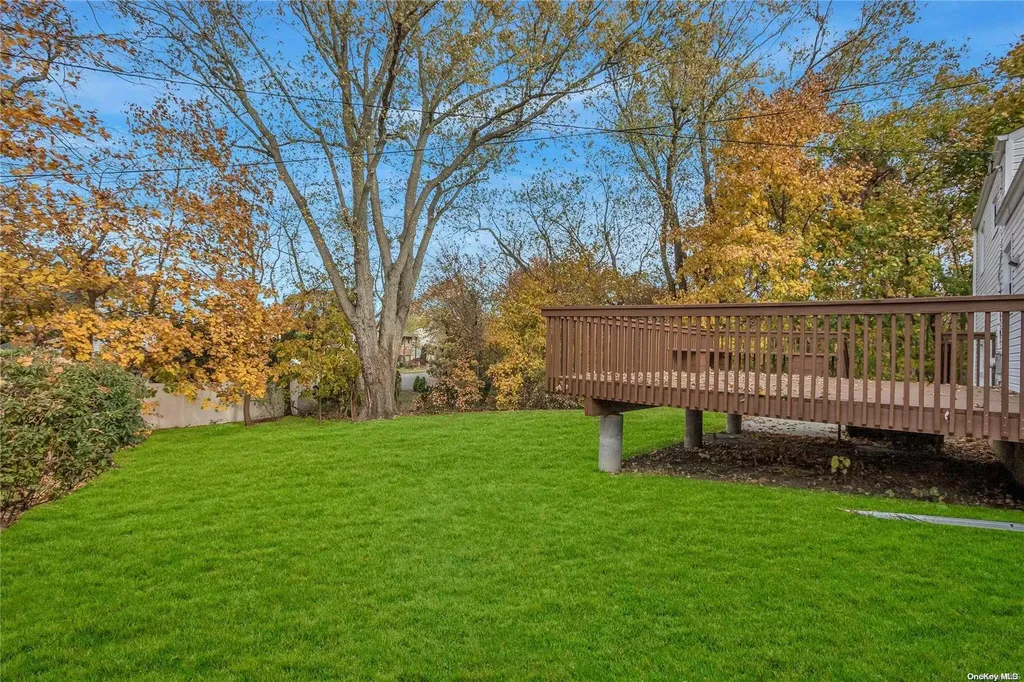 43 Briarwood Lane Plainview NY 11803