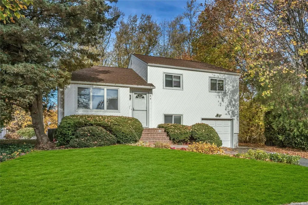 43 Briarwood Lane Plainview NY 11803