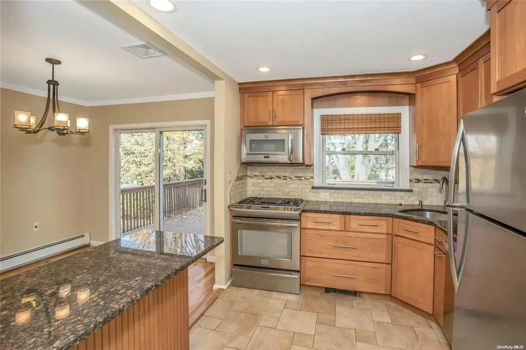 43 Briarwood Lane Plainview NY 11803