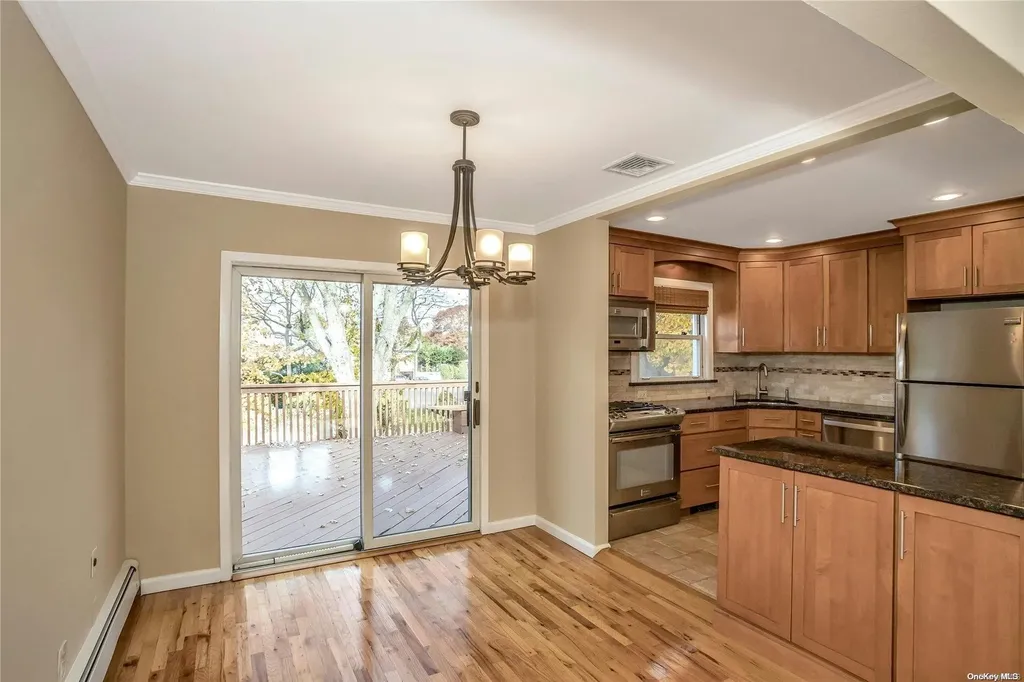 43 Briarwood Lane Plainview NY 11803