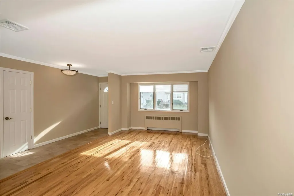 43 Briarwood Lane Plainview NY 11803