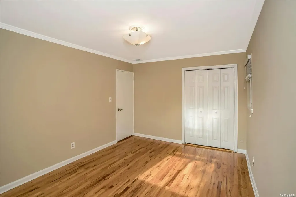 43 Briarwood Lane Plainview NY 11803