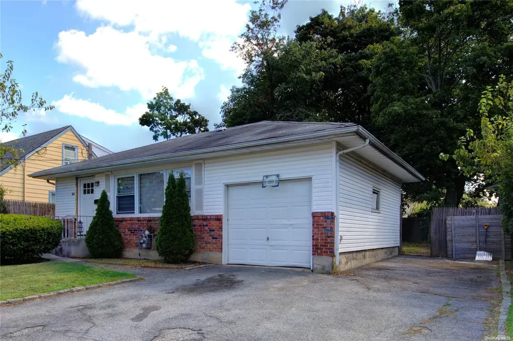 44 Harriet Avenue Hempstead NY 11550