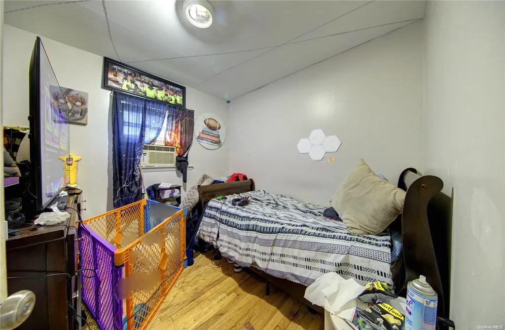 44 Harriet Avenue Hempstead NY 11550