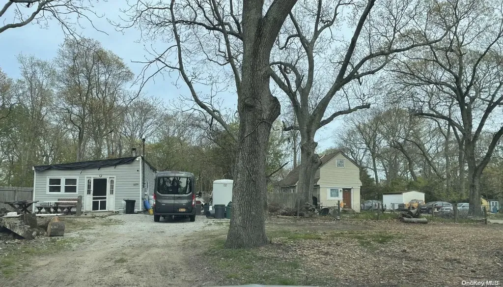 33 N Washington Avenue Centereach NY 11720