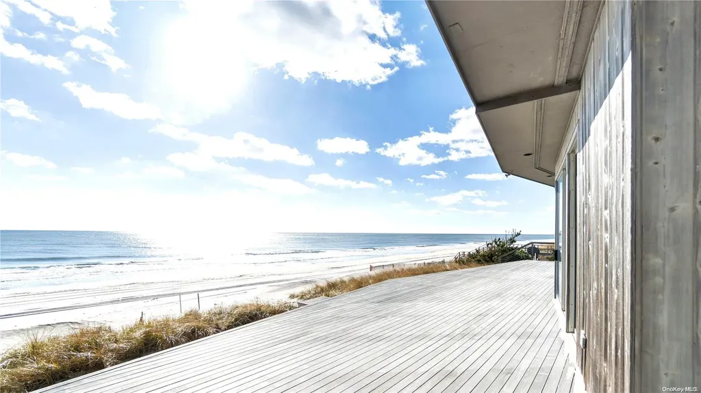 222 Dune Quogue NY 11959