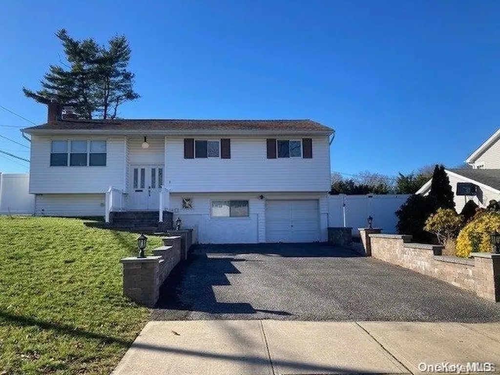 8 Balsam Lane Commack NY 11725